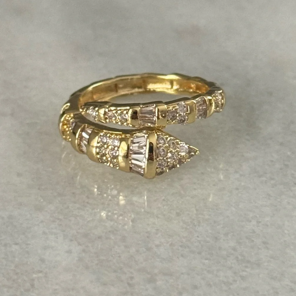 Gold Crystal Snake Wrap Ring
Brand New - Picture 1 of 5